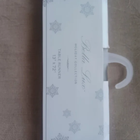 BELLA LUX HOLIDAY TABLE RUNNER NWT 13"X 72" - Picture 3 of 12